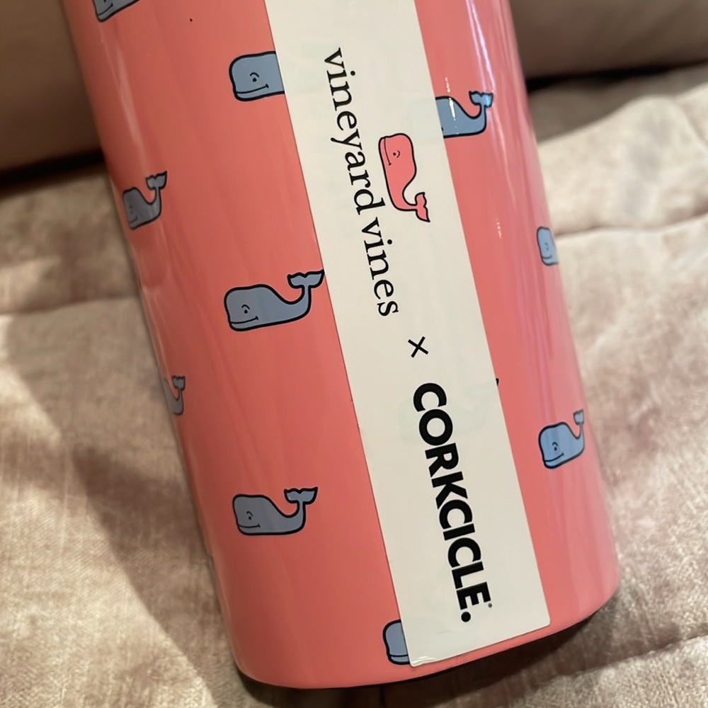 Vineyard Vines x Corkcicle Tumbler 25oz Canteen Pink with Blue Whales New - Picture 3 of 10